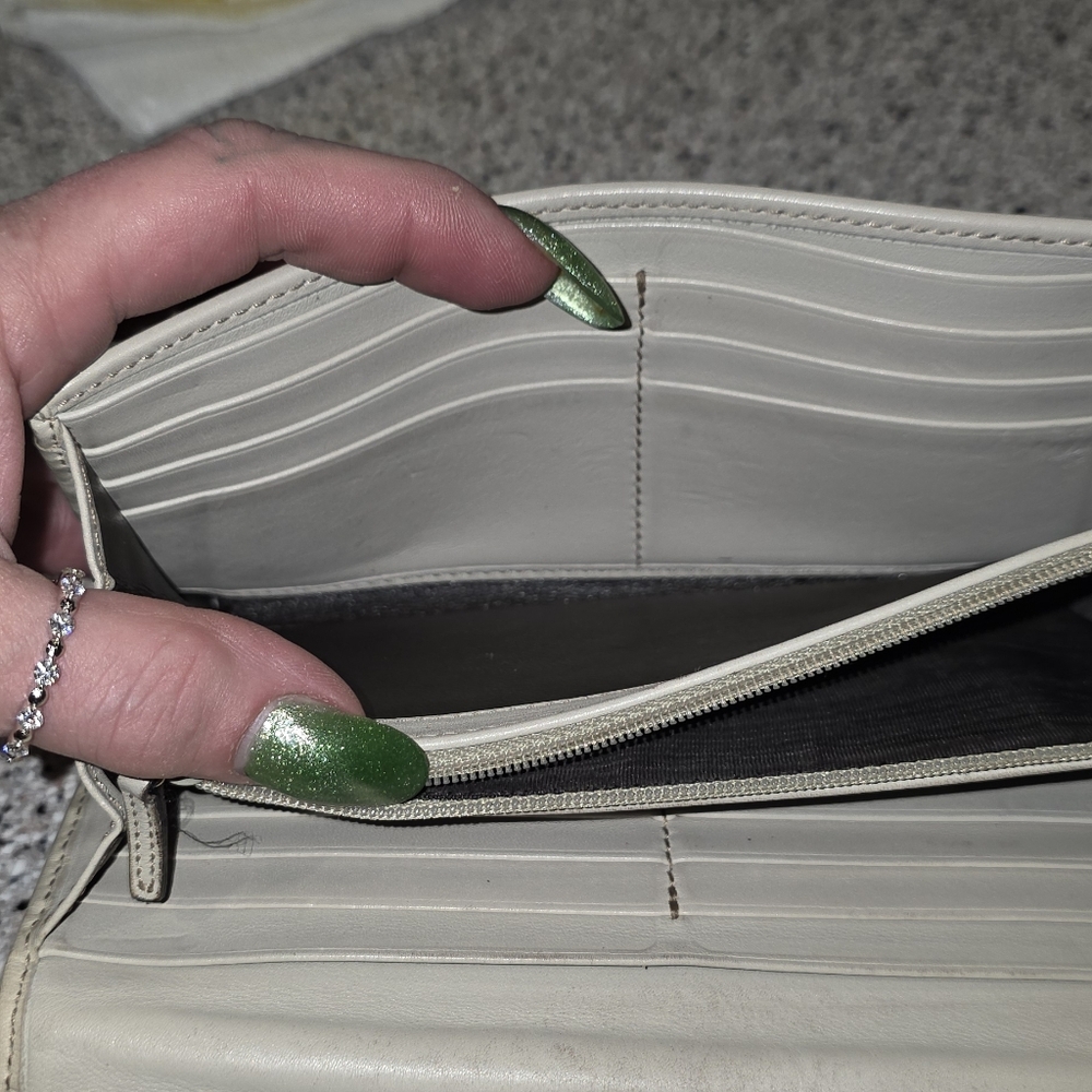 Gucci Guccissima Wallet In Ivory. Comes With Unbranded Chain - Picture 5 of 13